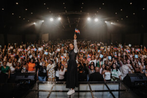 Arianny Aquino presenta “Cuando Él me toca Tour” en una noche de conexión con el público