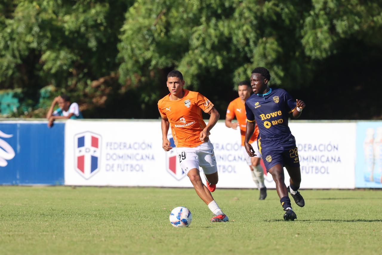 Cibao y Delfines cierran fútbol dominicano con victorias ante Salcedo y Pantoja