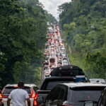 Cientos de vehículos provocan taponamientos en carreteras del Sur por Semana Santa