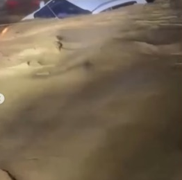 Crecida de río Nizao provoca salida apresurada de vacacionistas y daños a vehículos