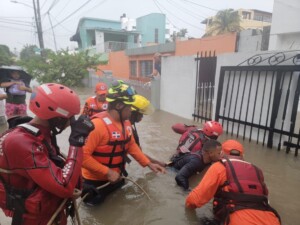 La Defensa Civil reporta inundaciones y pide no intentar cruzar cañadas ni ríos desbordados