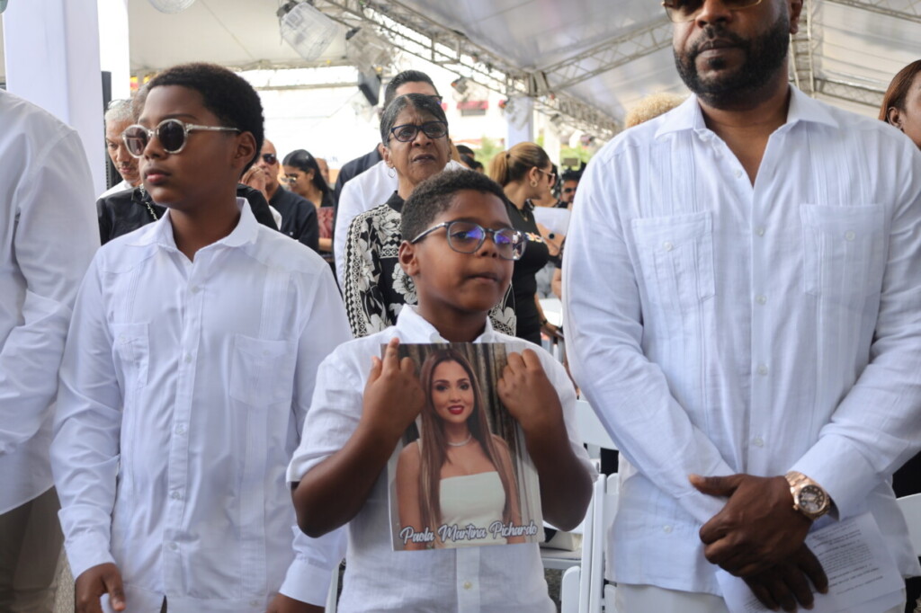 Asistentes a actos conmemorativos este jueves en la denominada "zona cero" del Jet Set.- Foto: Eliezer Tapia