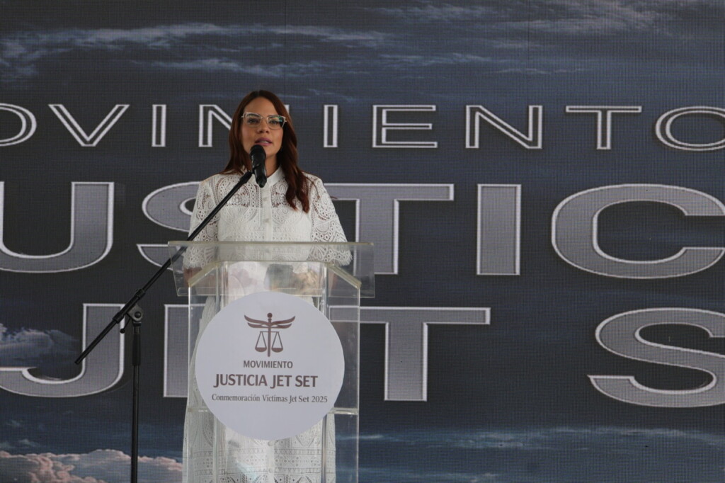 Asistentes a actos conmemorativos este jueves en la denominada "zona cero" del Jet Set.- Foto: Eliezer Tapia