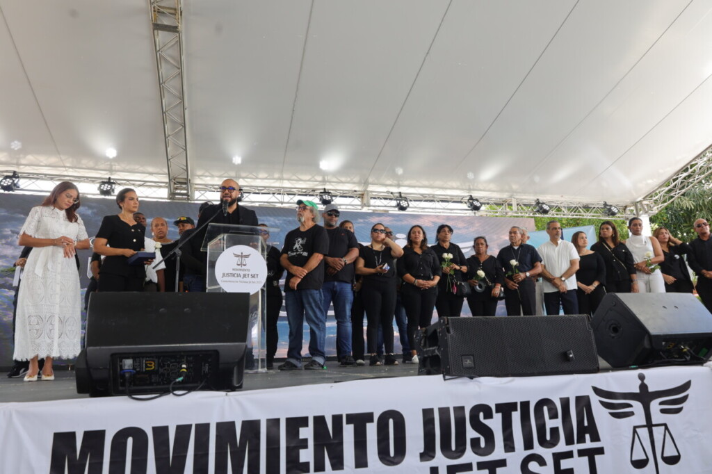 Asistentes a actos conmemorativos este jueves en la denominada "zona cero" del Jet Set.- Foto: Eliezer Tapia