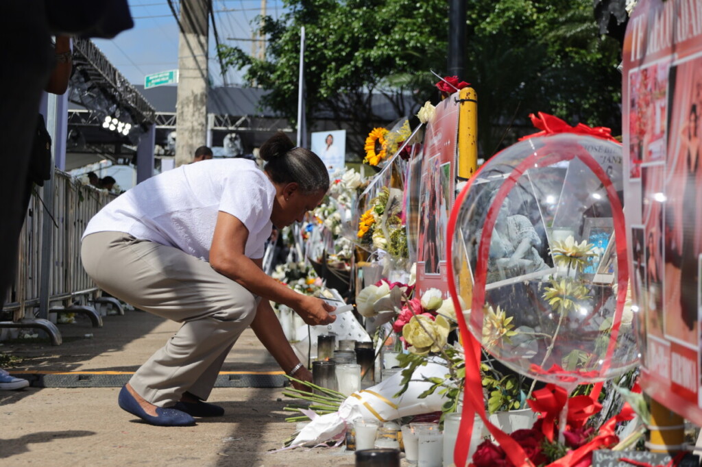 Asistentes a actos conmemorativos este jueves en la denominada "zona cero" del Jet Set.- Foto: Eliezer Tapia