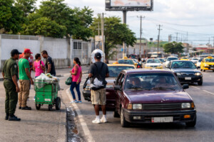 Mario Díaz frena alzas de pasajes sin acuerdo: ¿aguantará el sector transporte?