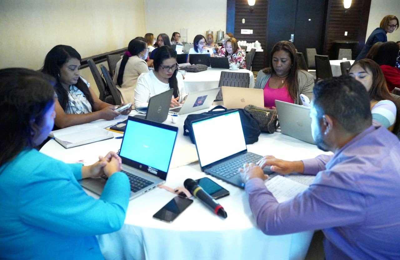 ¡Atención maestros! Olvidar tú correo y contraseña puede hacer que te quemes en la Evaluación de Desempeño