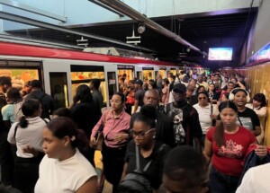 Cuando el metro se detiene, la oposición arranca