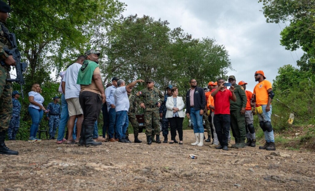 En el Seibo y Hato Mayor se reportan daños significativos en infraestructuras clave, afectando comunidades y vías de comunicación. La comisión del Gobierno estuvo encabezada por el ministro de Defensa, Carlos Antonio Fernández Onofre.