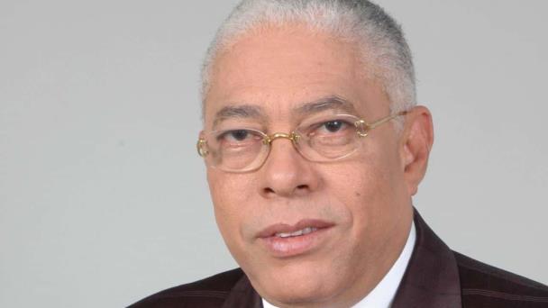 Abinader convoca diálogo ante crisis de petróleo