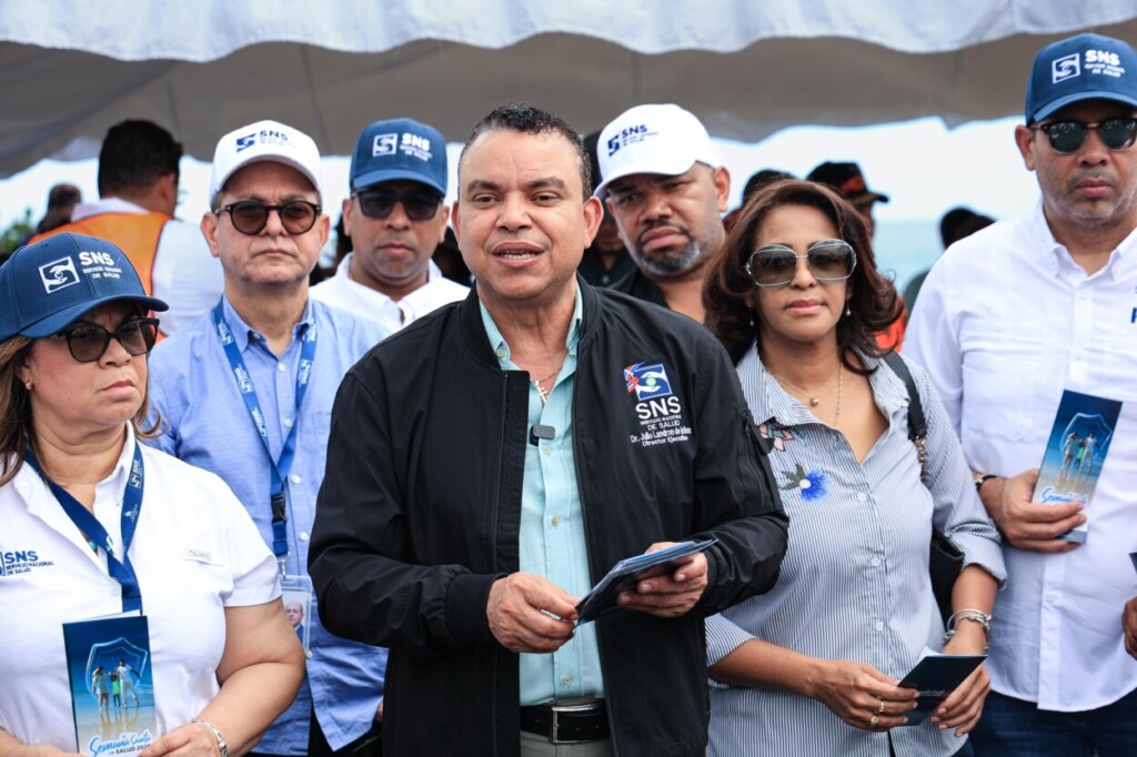 Eldoctor Julio Landró, tras dejar formalmente establecida la red de hospitales durante la Semana Santa. 