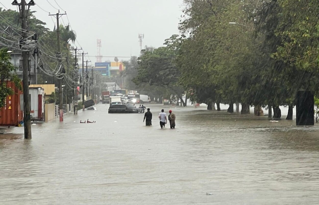 Lluvias hacen colapsar parte de Santo Domingo y el Distrito Nacional