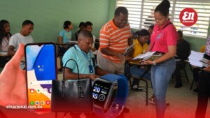 Maestros públicos sin celulares, carteras y relojes inteligentes a examen de evaluación de desempeño