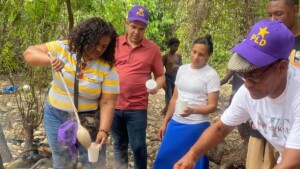 PLD regala habichuelas con dulce en Bahoruco