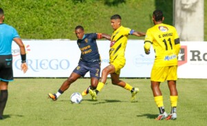 Pantoja competirá en la semifinal del fútbol dominicano. Foto/El Nacional.