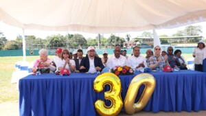 Profesores de la UASD inauguran trigésimo torneo de softbol