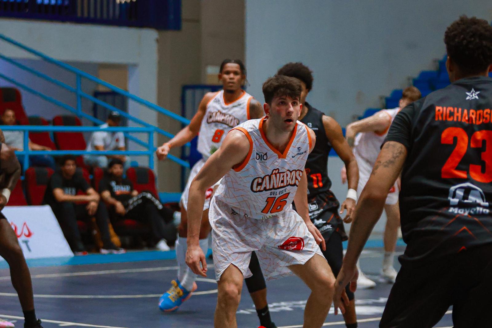 Rafail Lanaras hace de todo en victoria de Cañeros sobre Reales