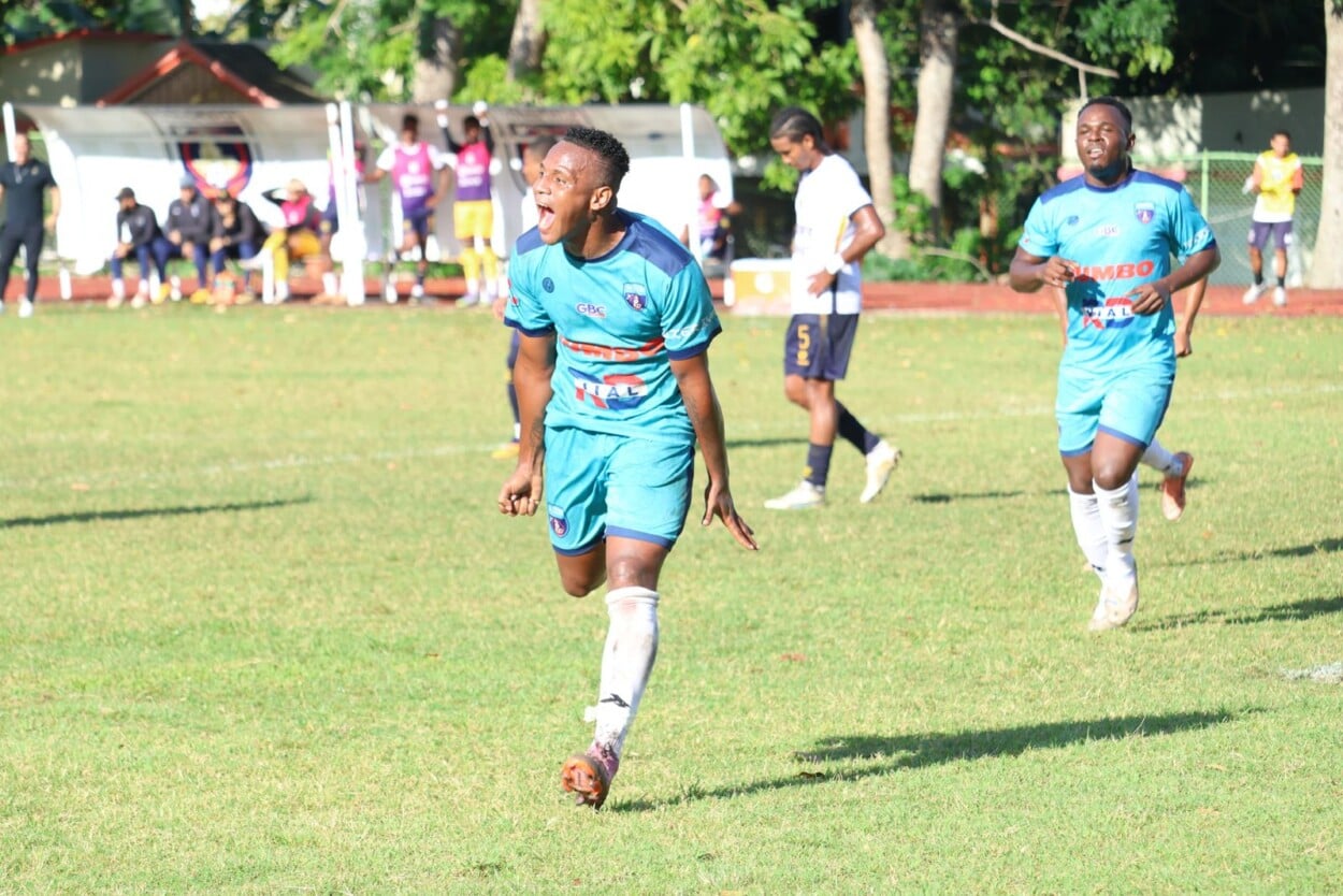 Salcedo vence a Pantoja en fútbol dominicano