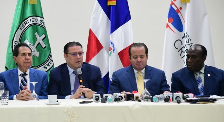 Sanz Lovatón destaca crecimiento de economía pese a crisis global; asegura Gobierno escucha ideas