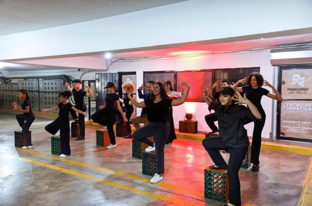 Tokischa dona RD$500 mil y comparte con mujeres en rehabilitación en Hogar Crea