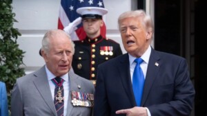 Trump levanta aranceles del whisky escocés tras visita real de Carlos III