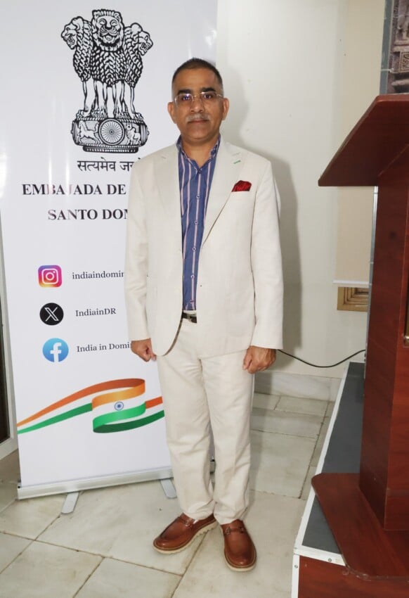 Embajador de la India presenta documental sobre el Monte Kailash en el país