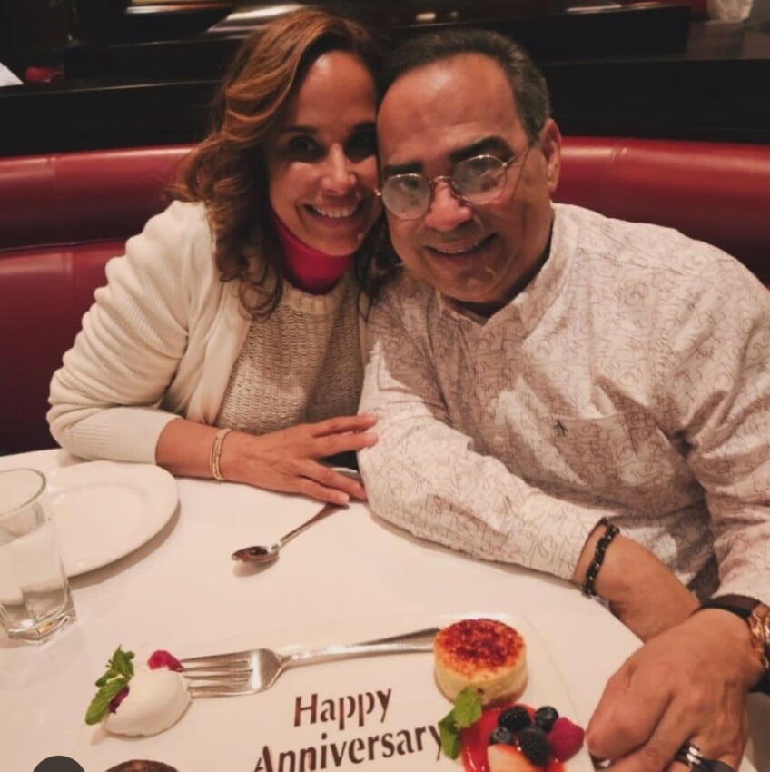 Con emotivas dedicatorias Gilberto Santa Rosa y su esposa celebran aniversario
