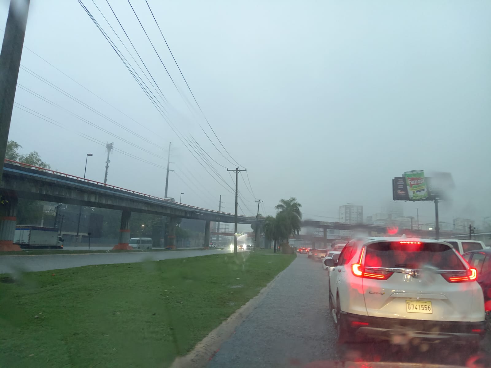 Aguaceros golpean la capital en un día marcado por la memoria del Jet Set