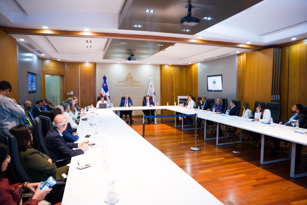 Las consultas continuarán en los próximos días, con la integración de distintos actores, incluido el liderazgo político nacional, para fortalecer una respuesta conjunta ante los desafíos del entorno global.