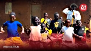 Niños de Uganda viralizan el merengue con “El moñoñon”