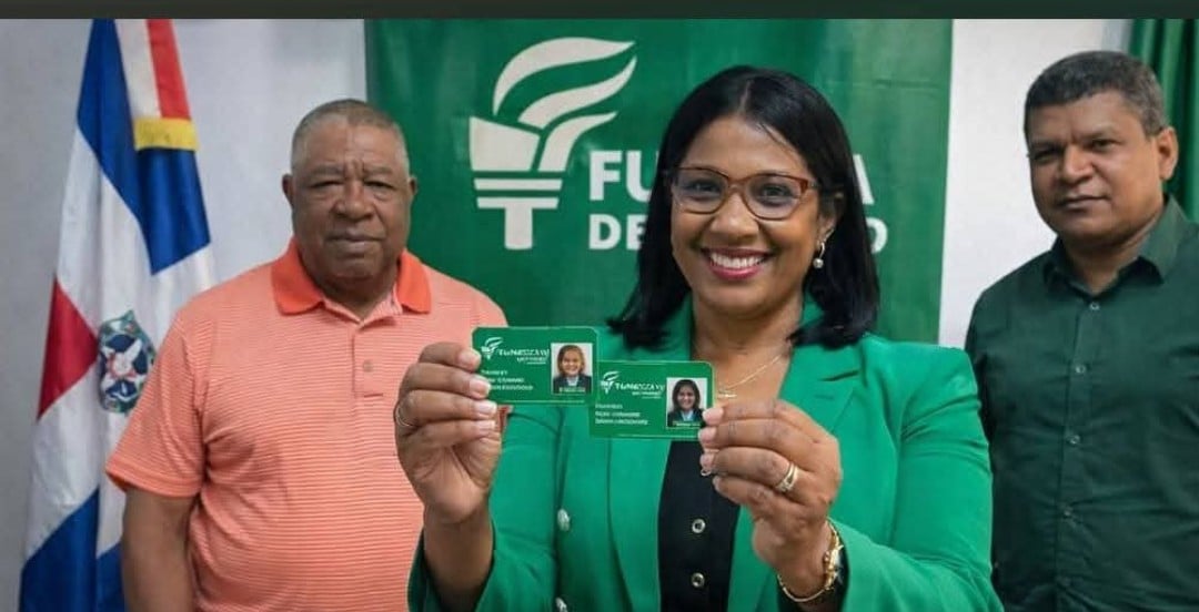 Vicealcaldesa de Los Alcarrizos renuncia al PRM y se une a Fuerza del Pueblo