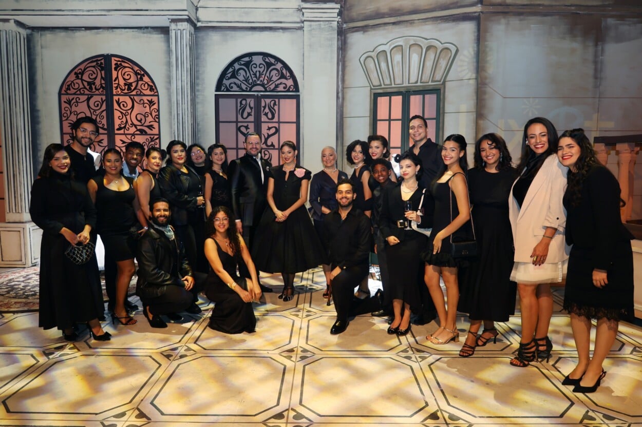 “Evita” llega con una ambiciosa puesta en escena al renovado teatro Theamus en Blue Mall