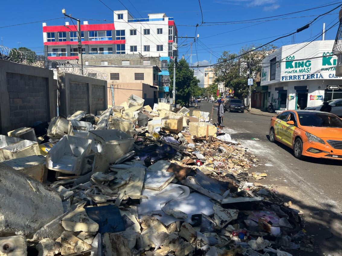 En primeras horas de hoy capital lucia limpias, sin embargo otro tipo de basura afeaba parte de la ciudad