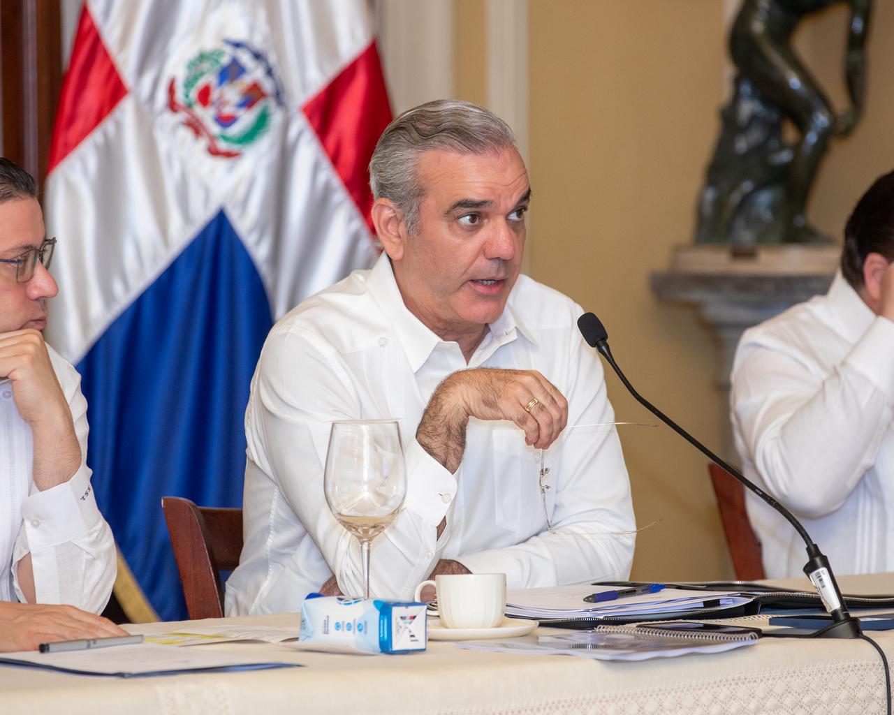 Abinader sobre combustibles: «Esta semana no habrá aumentos»