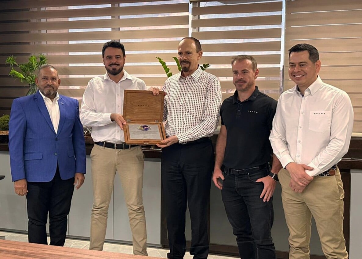 Caribe Tours recibe distinción internacional de Volvo por su trayectoria