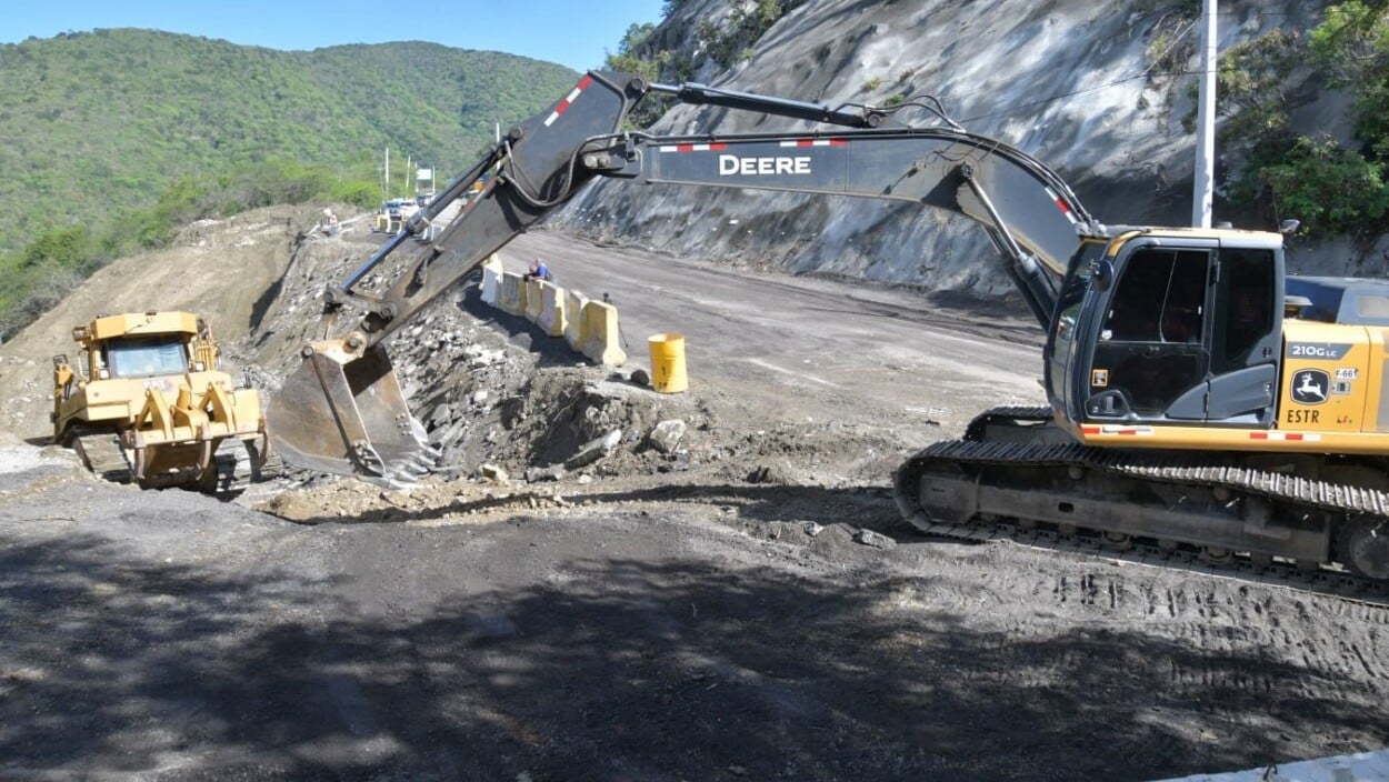 Derrumbe en Ocoa: Obras Públicas agiliza intervención y supervisa puentes en Peravia