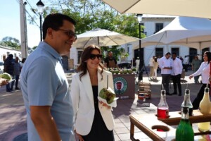 Leah Campos recorre la Ciudad Colonial junto a David Collado: así avanza su transformación