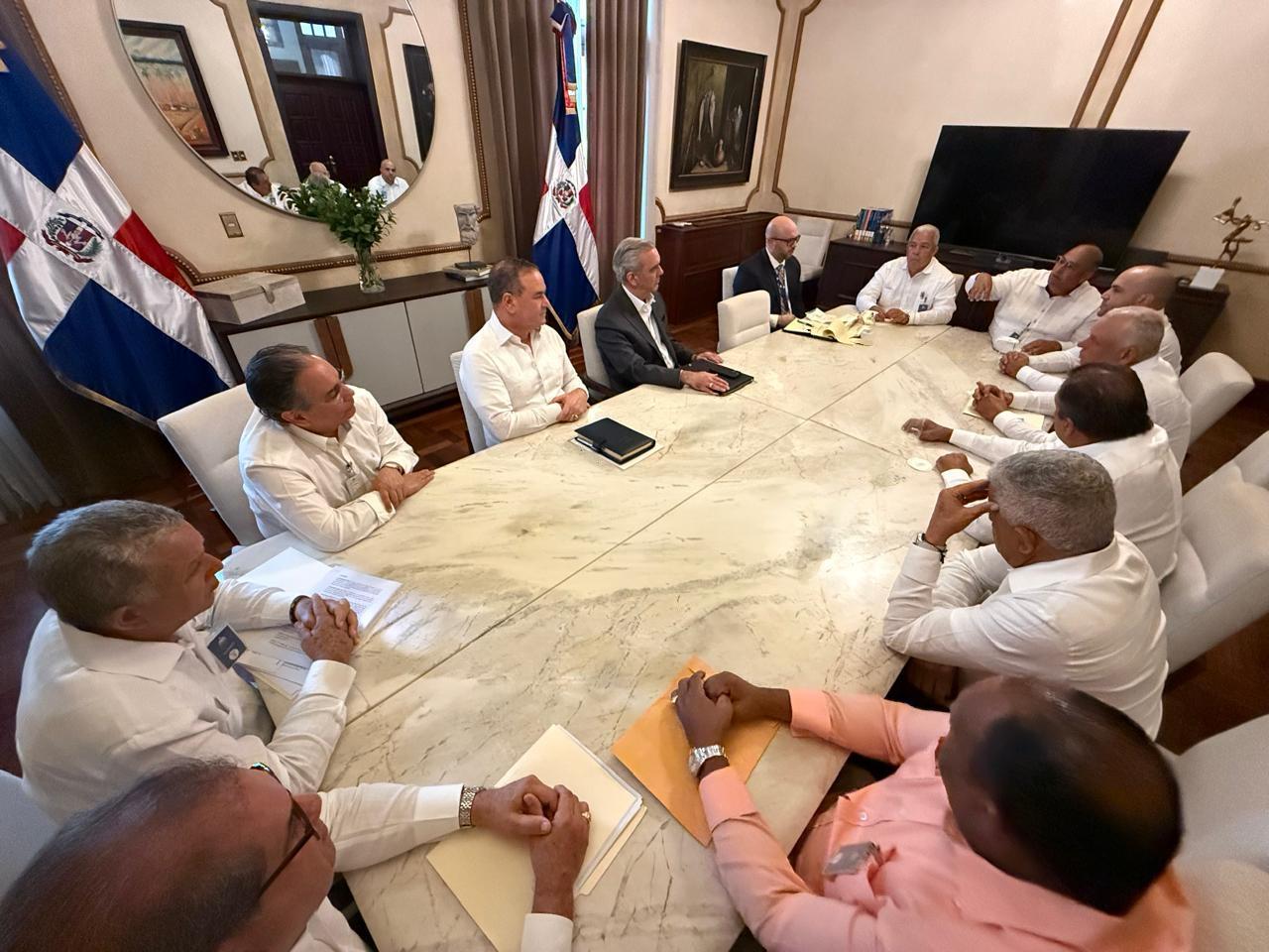 Gobierno busca modernizar estructura del sector arrocero tras reunión con productores