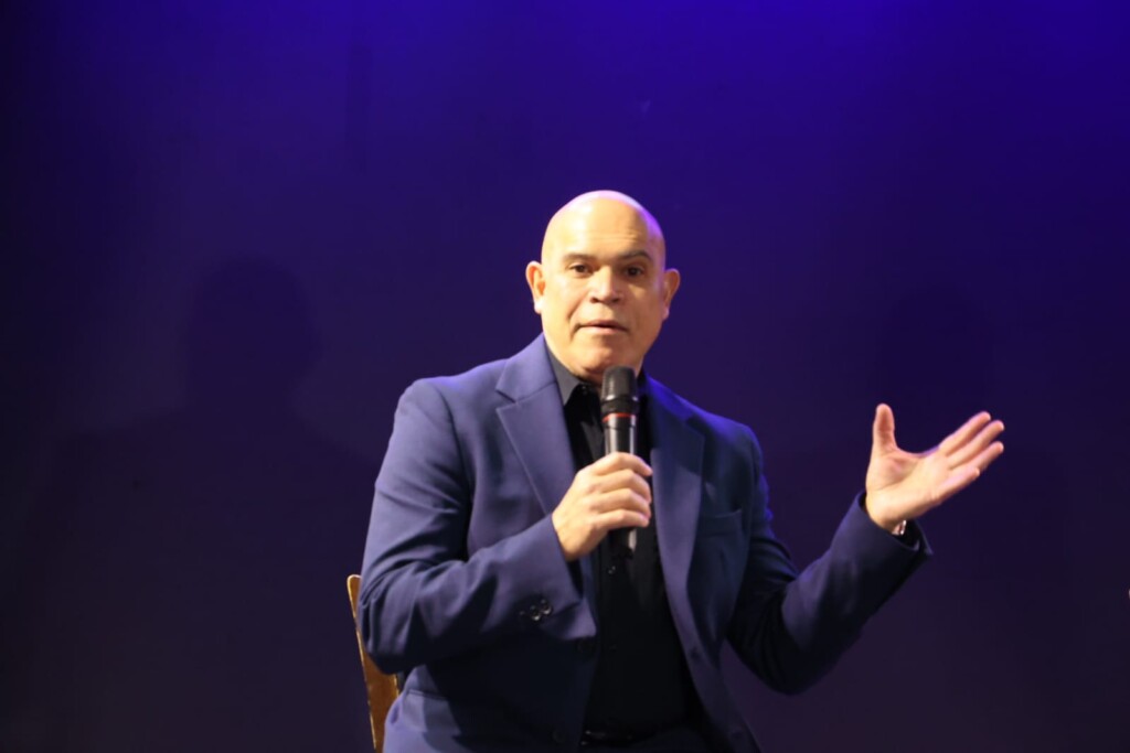 Amaury Sánchez revive Broadway con espectáculo de clase mundial