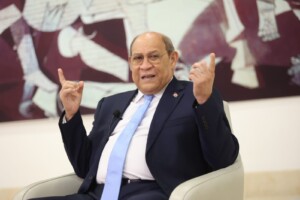 Rafael Santos dice no teme ser relevado del cargo tras denuncia sobre violencia