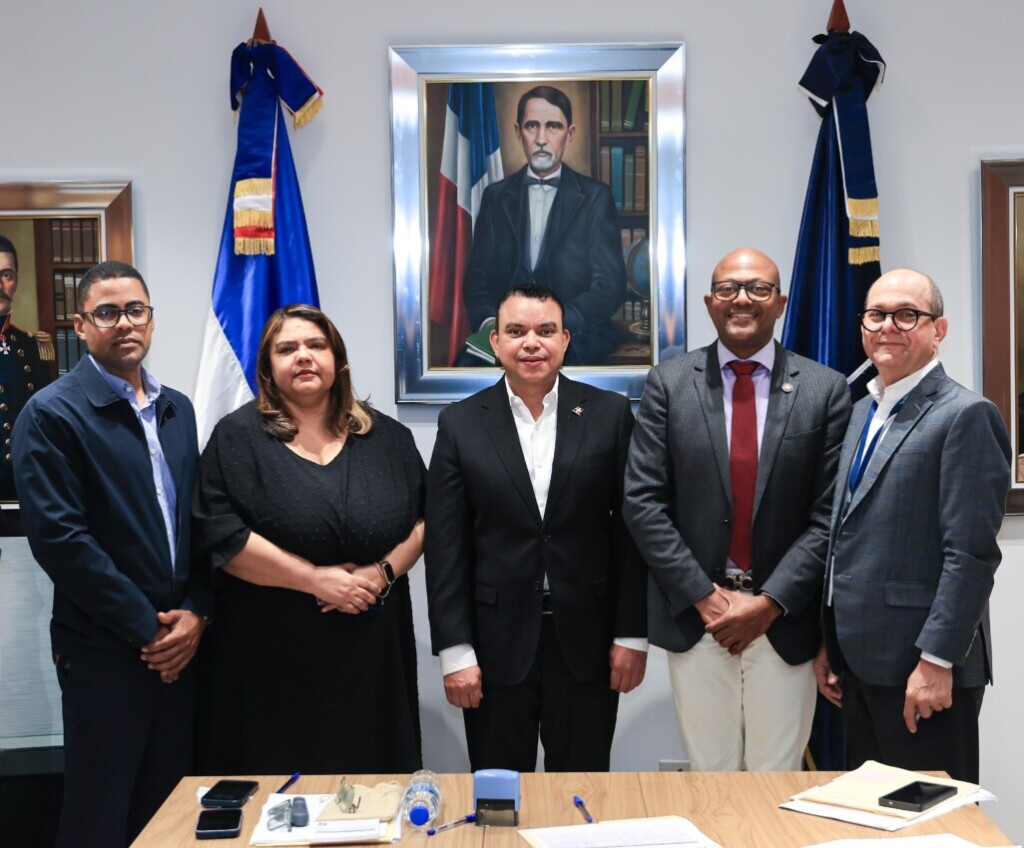 SNS nombra más de 900 profesionales de la salud en cuatro meses