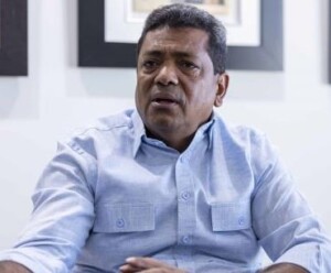 Alcalde Junior Santos defiende transparencia en  licitación de camiones compactadores