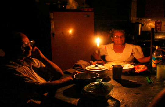 Cuba sufrirá este domingo prolongados apagones durante toda la jornada y prevé que el mayor corte del suministro, en el momento de máxima demanda