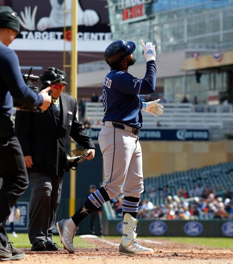 «La Máxima» Junior Caminero castiga la bola con su primer tablazo