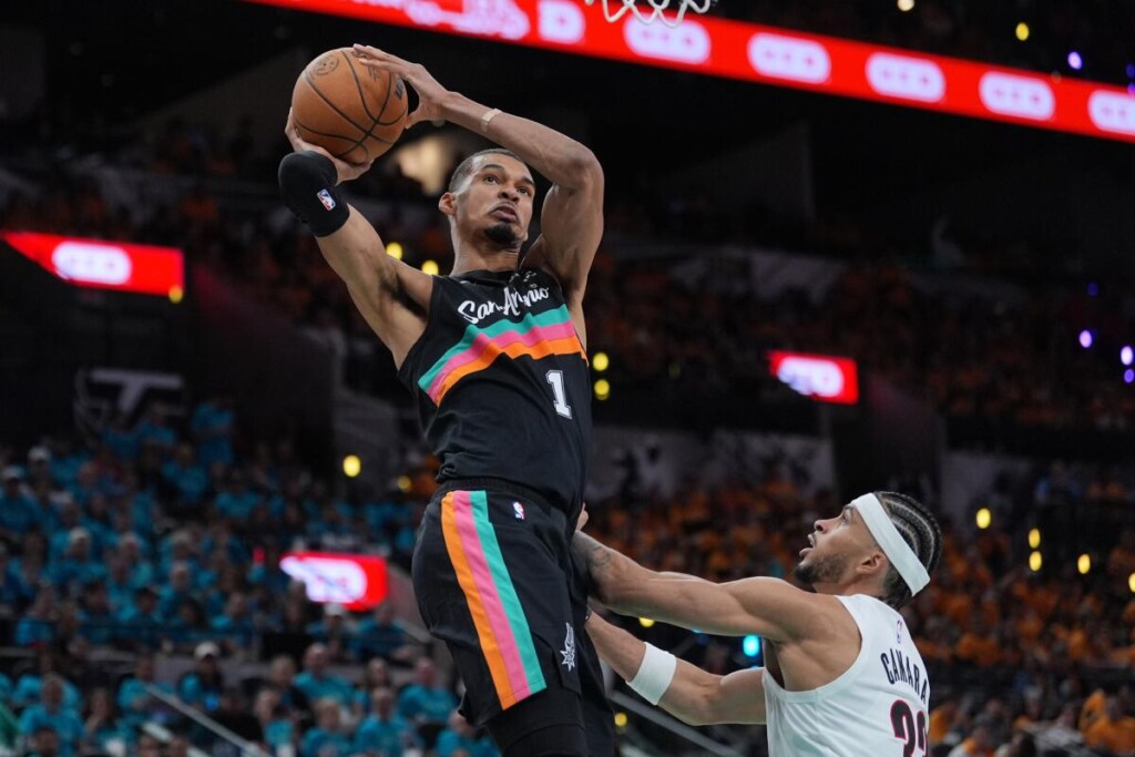 Wembanyama debuta con gran actuación en playoffs en triunfo de Spurs