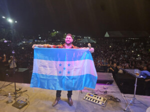 Puerto Cortés se rinde ante El Chaval de la Bachata