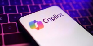 Microsoft advierte que Copilot es “solo para entretenimiento” y pide usarlo bajo su propio riesgo
