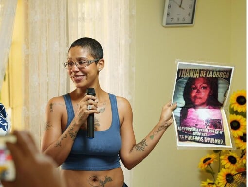 Tokischa dona RD$500 mil y comparte con mujeres en rehabilitación en Hogar Crea