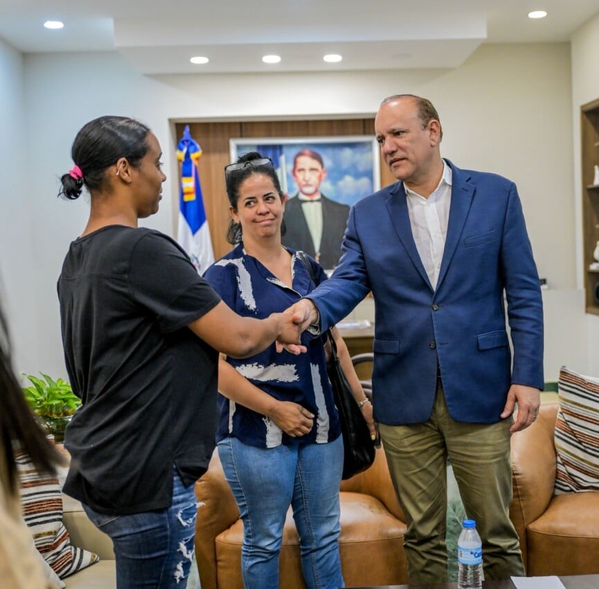 Familia de chofer asesinado se reúne con alcalde y reitera demanda de justicia