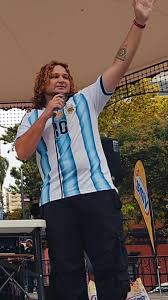 Rigoberto Hidalgo, también conocido como “El cristiano extremista”, participó en un debate público con personas que se identifican como therians